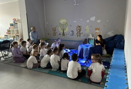 2026.03.30 - Światowy Dzień Teatru w bibliotece w Margoninie